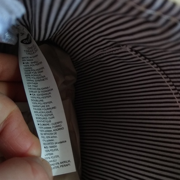 OLD NAVY two-tone sherpa pom-pom zipper pouch clutch - Picture 7 of 8